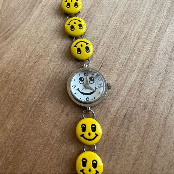 eikon Accessories Y2k Eikon Smiley Face Watch New Battery Poshmark